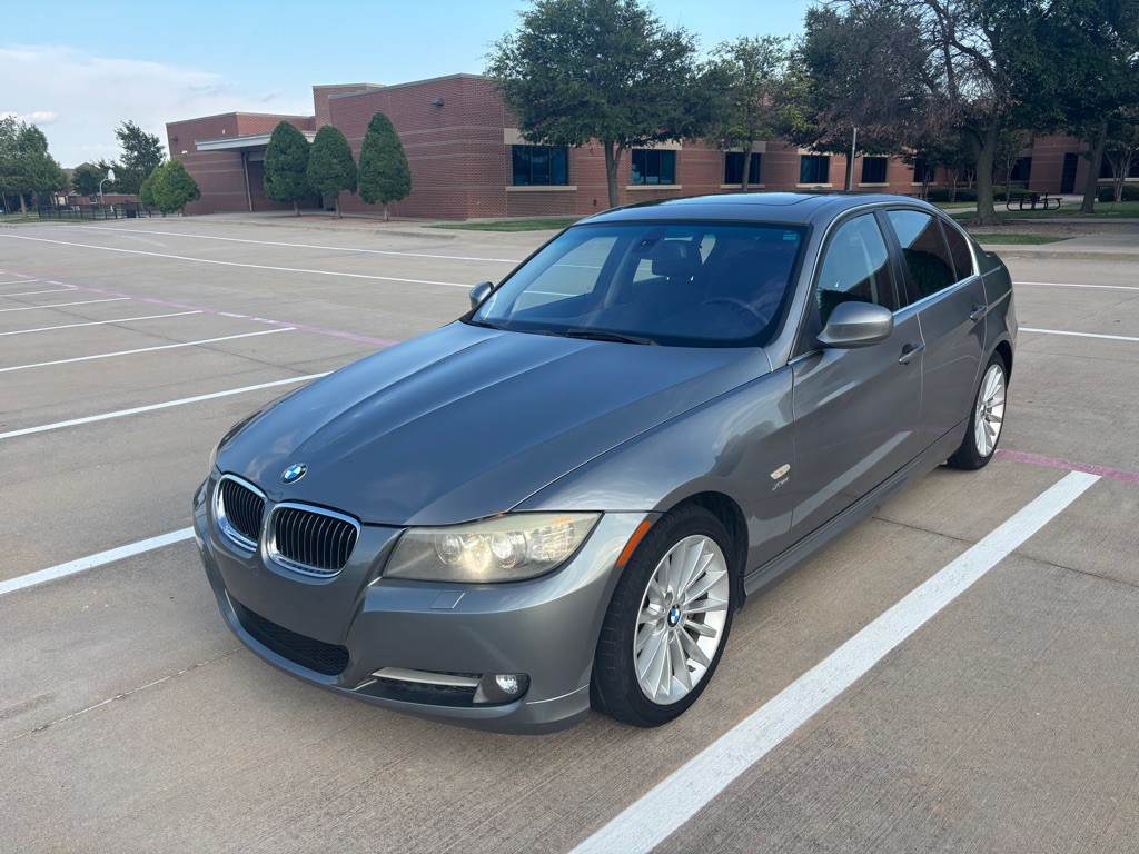 2011 BMW 3 Series Image 1