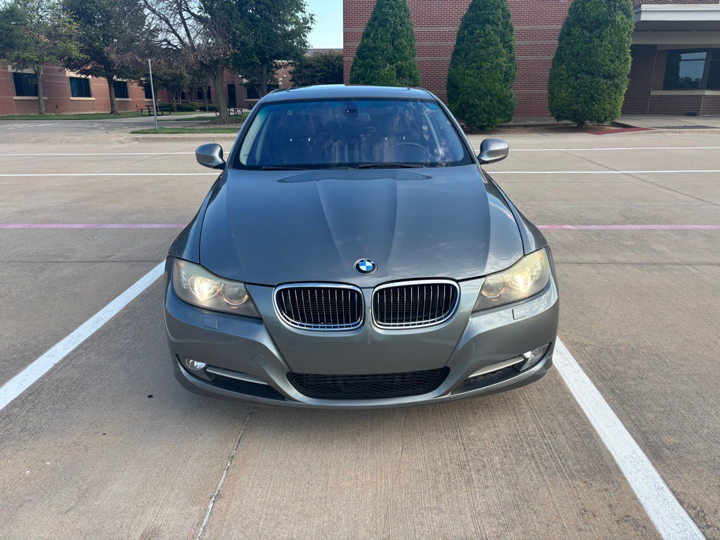2011 BMW 3 Series Image 3