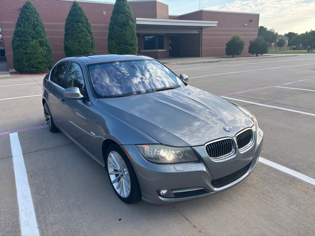 2011 BMW 3 Series Image 4