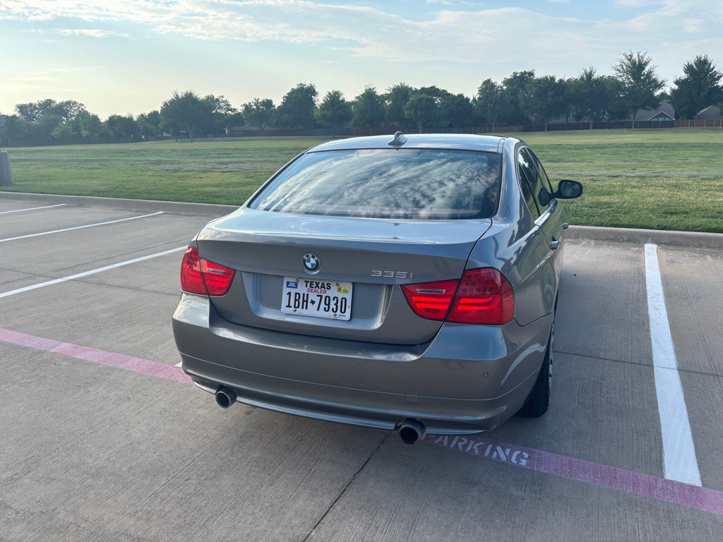 2011 BMW 3 Series Image 5