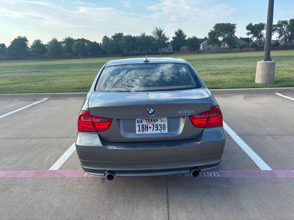 2011 BMW 3 Series Image 6