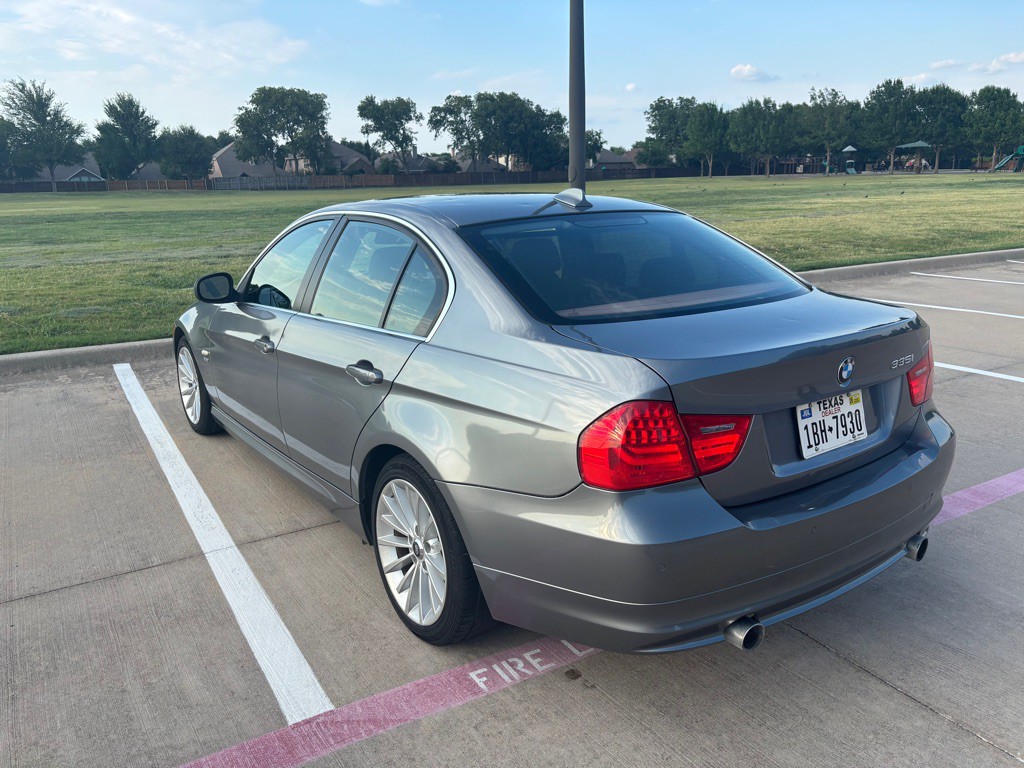 2011 BMW 3 Series Image 7