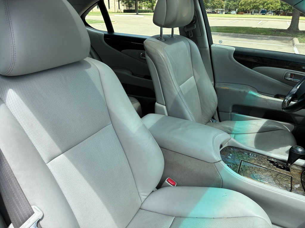 2007 Lexus LS Image 10