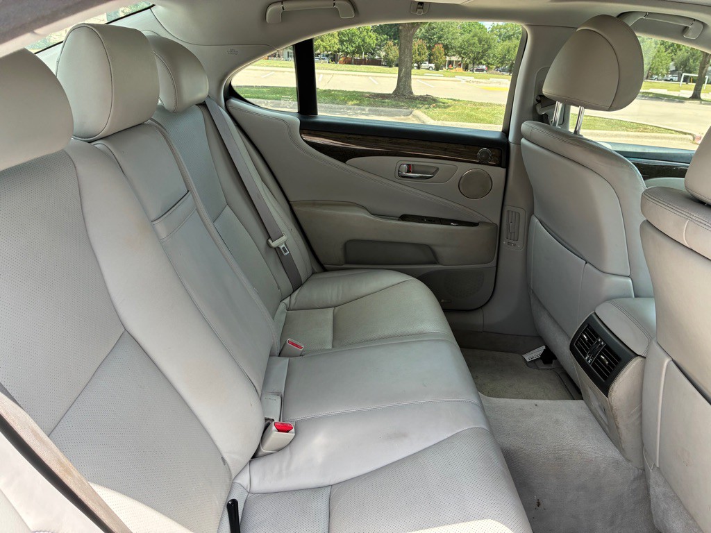 2007 Lexus LS Image 11
