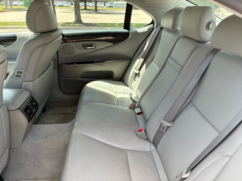2007 Lexus LS Image 12