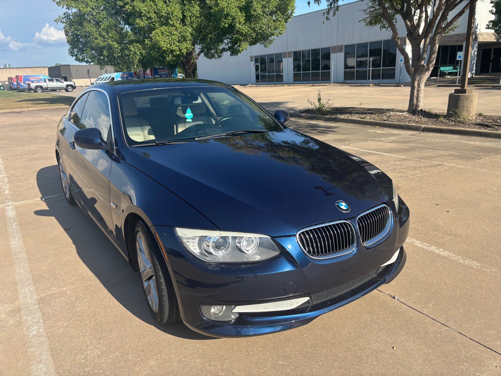 2013 BMW 3 Series Image 1