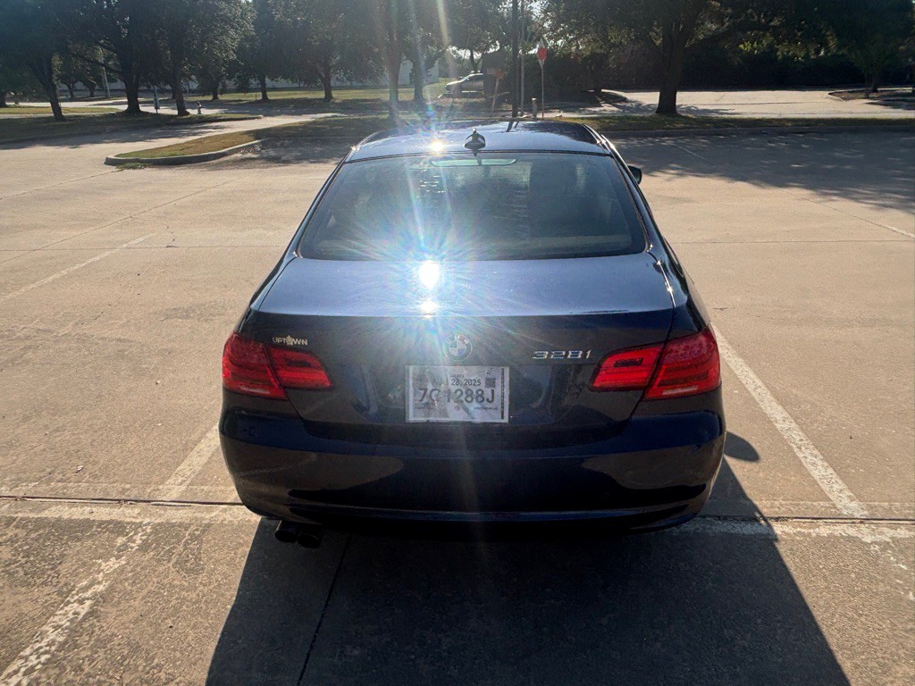 2013 BMW 3 Series Image 6