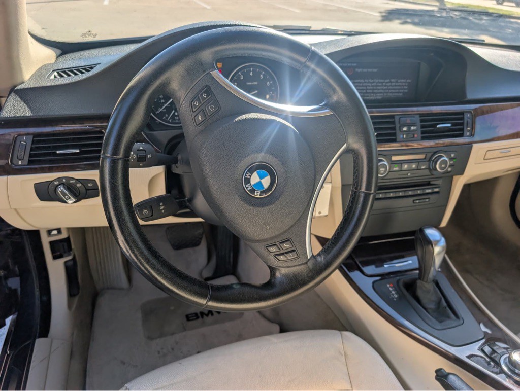 2013 BMW 3 Series Image 9