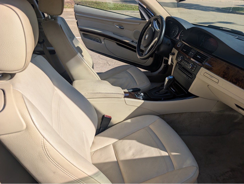 2013 BMW 3 Series Image 10