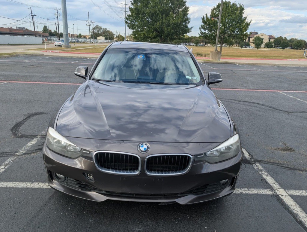 2013 BMW 3 Series Image 2