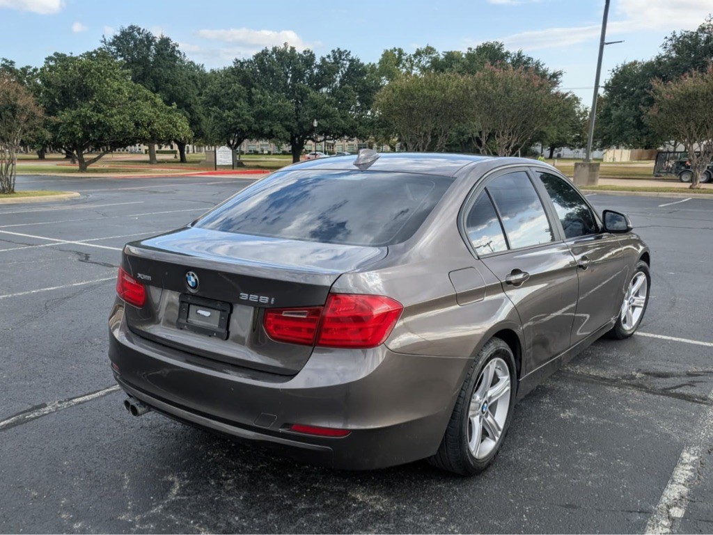 2013 BMW 3 Series Image 5