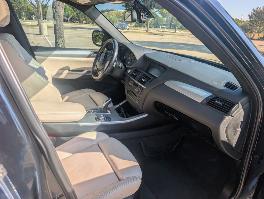 2013 BMW 3 Series Image 8