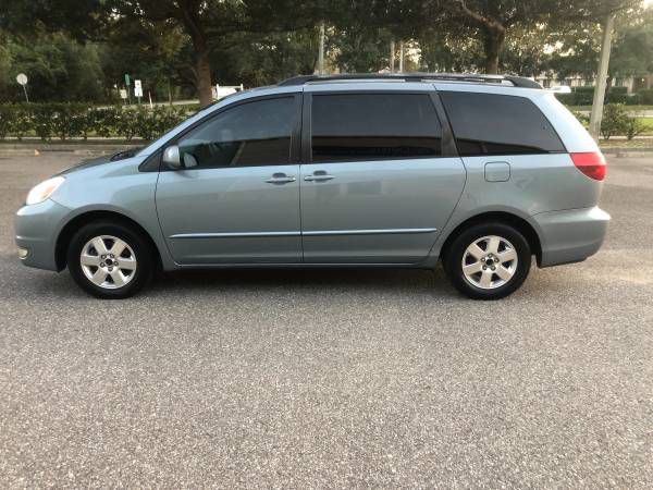 2004 Toyota Sienna Image 1