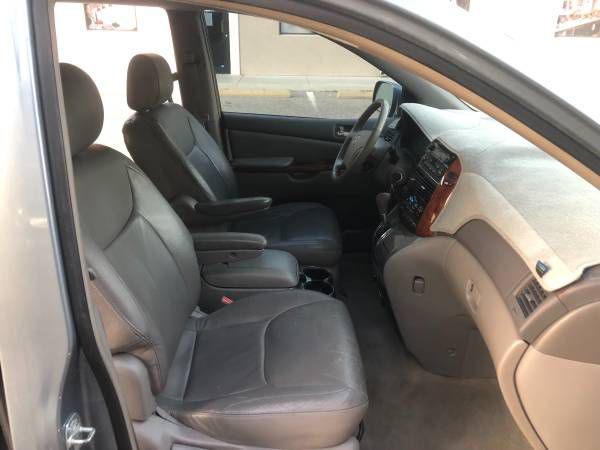 2004 Toyota Sienna Image 9