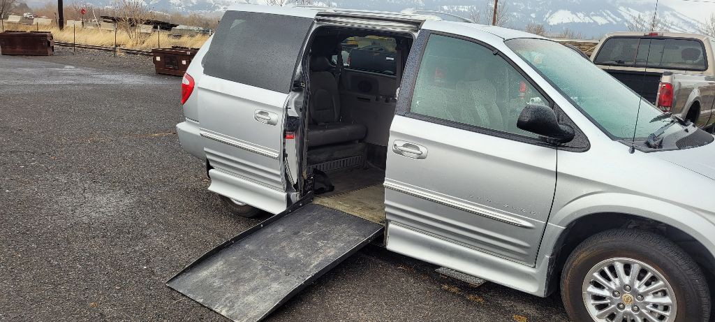 2001 Chrysler Town & Country Image 3