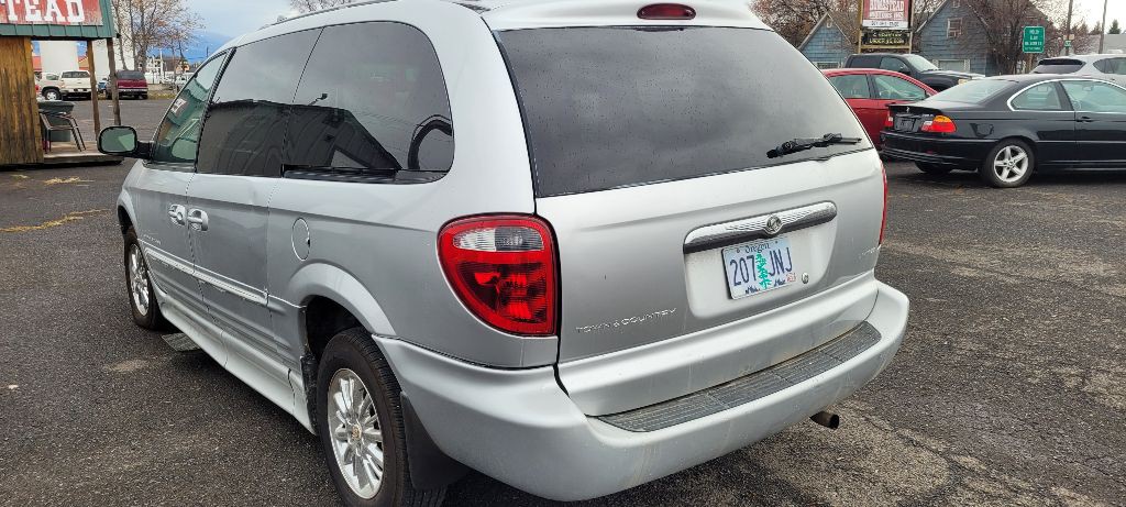 2001 Chrysler Town & Country Image 4