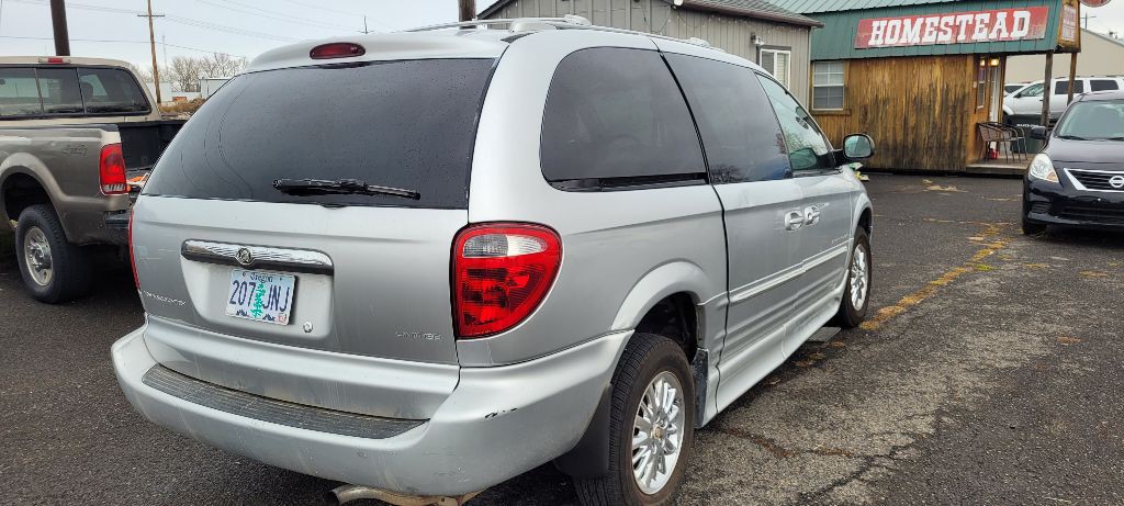 2001 Chrysler Town & Country Image 6