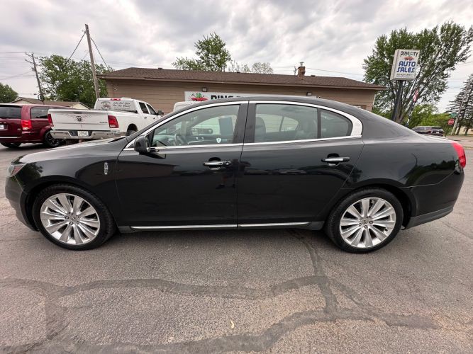 2014 Lincoln MKS Image 2