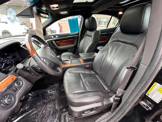 2014 Lincoln MKS Image 9