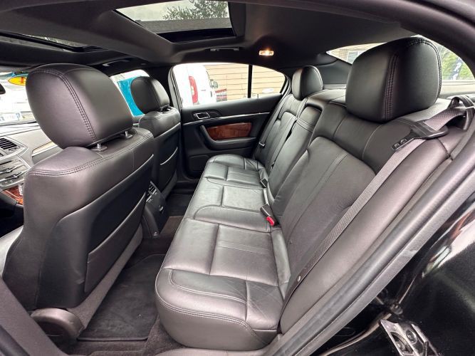 2014 Lincoln MKS Image 10