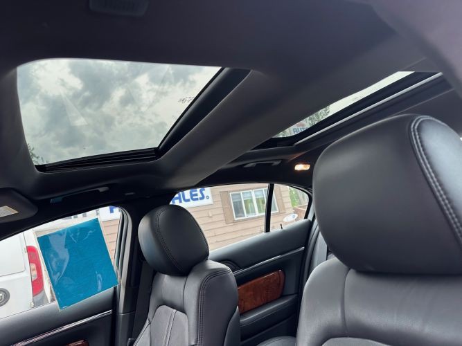 2014 Lincoln MKS Image 17