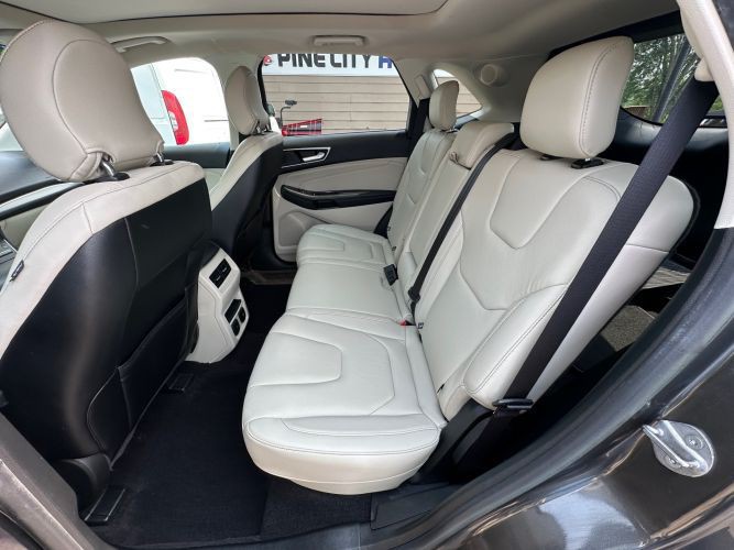 2019 Ford Edge Image 12