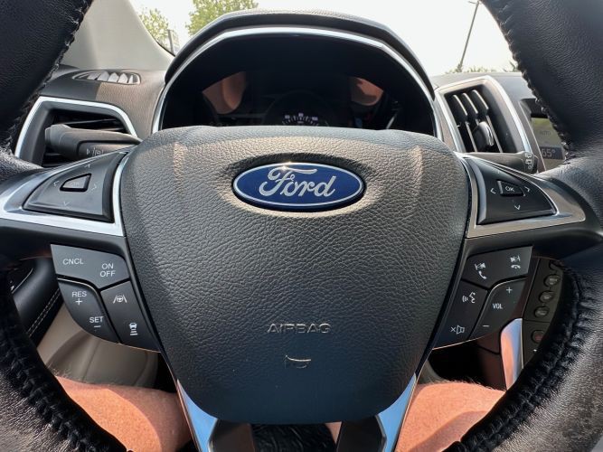 2019 Ford Edge Image 16