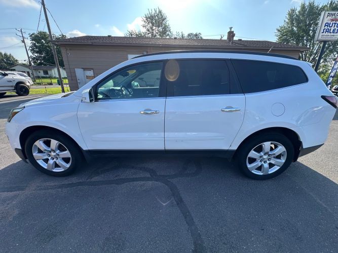 2017 Chevrolet Traverse Image 2