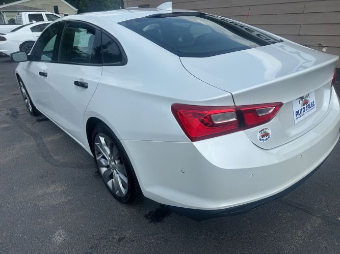 2017 Chevrolet Malibu Image 3