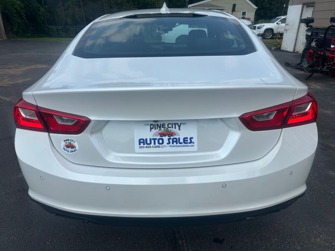 2017 Chevrolet Malibu Image 4