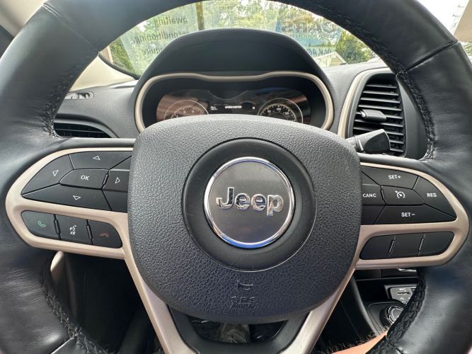 2017 Jeep Cherokee Image 16