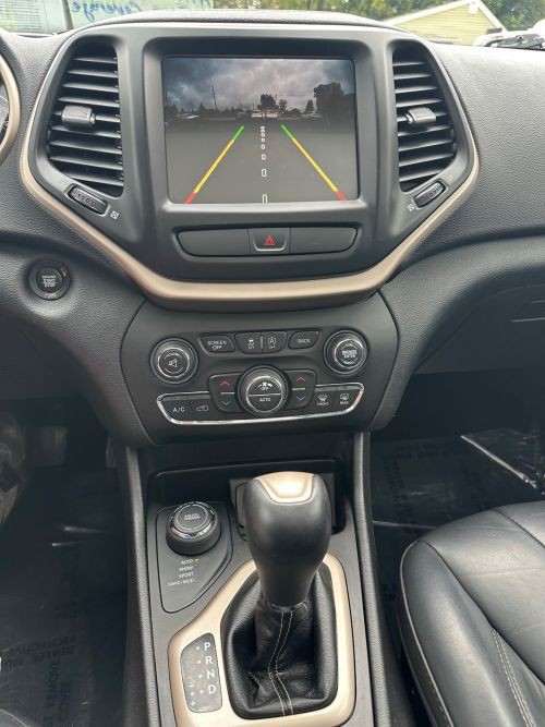 2017 Jeep Cherokee Image 17