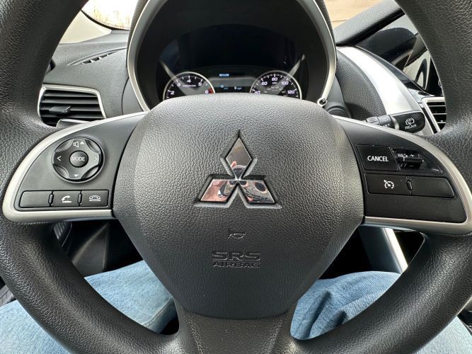 2018 Mitsubishi Eclipse Image 16