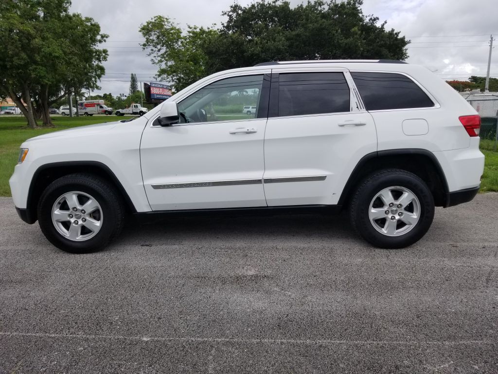 2013 Jeep Grand Cherokee Image 2
