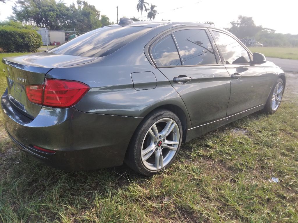 2015 BMW 3 Series Image 4