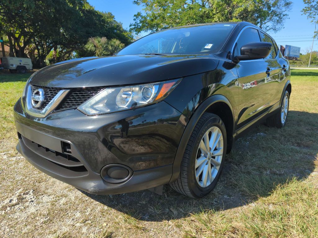 2017 Nissan Rogue Image 1