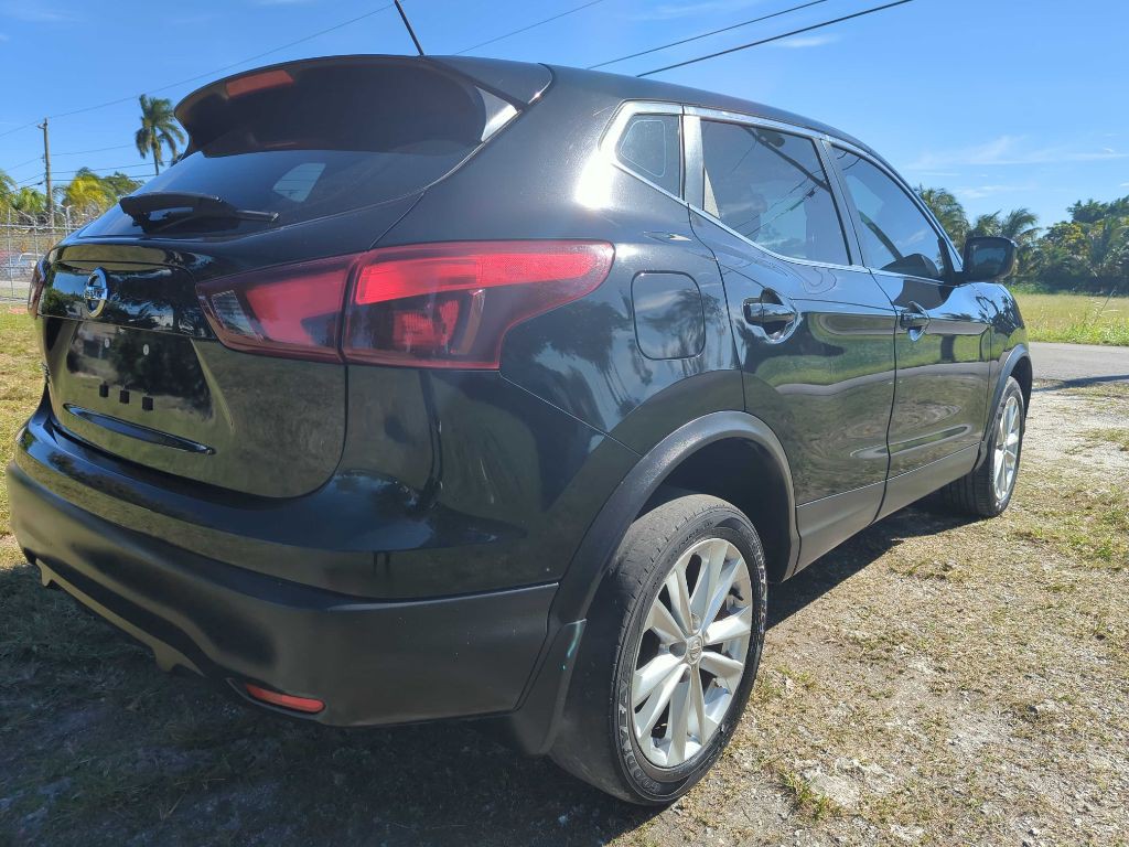 2017 Nissan Rogue Image 4