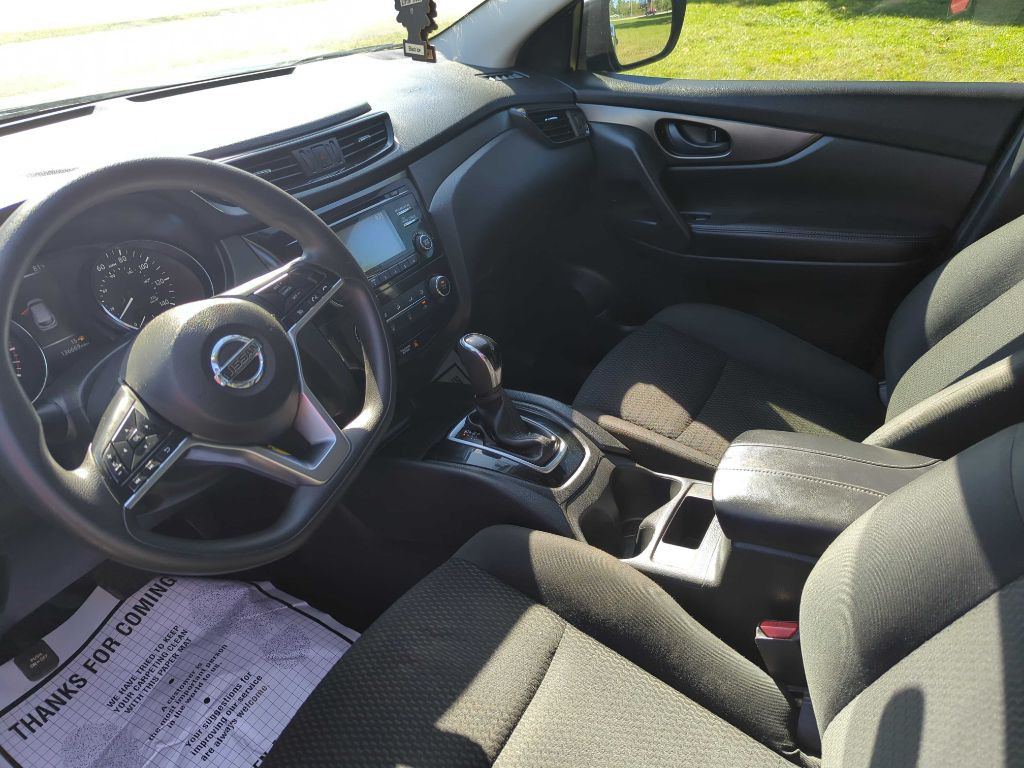 2017 Nissan Rogue Image 8