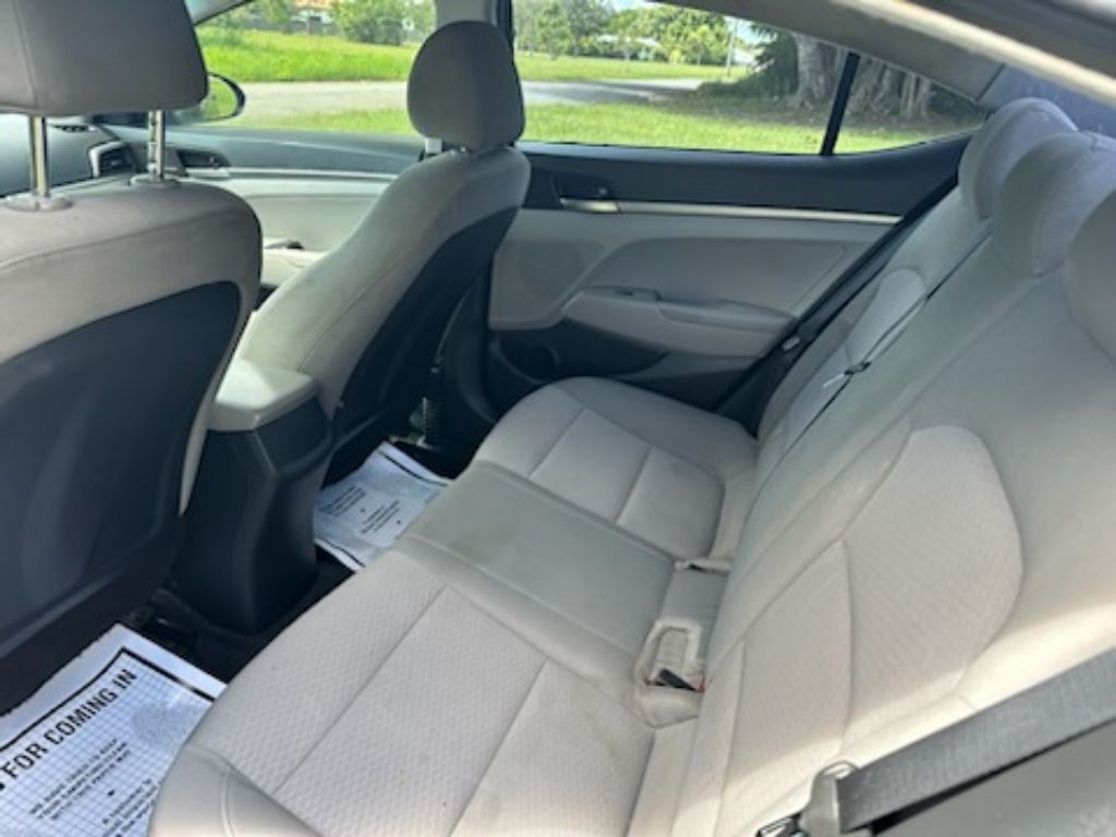 2020 Hyundai Elantra Image 5