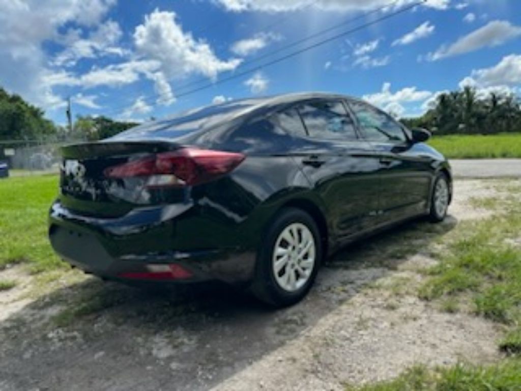 2020 Hyundai Elantra Image 2