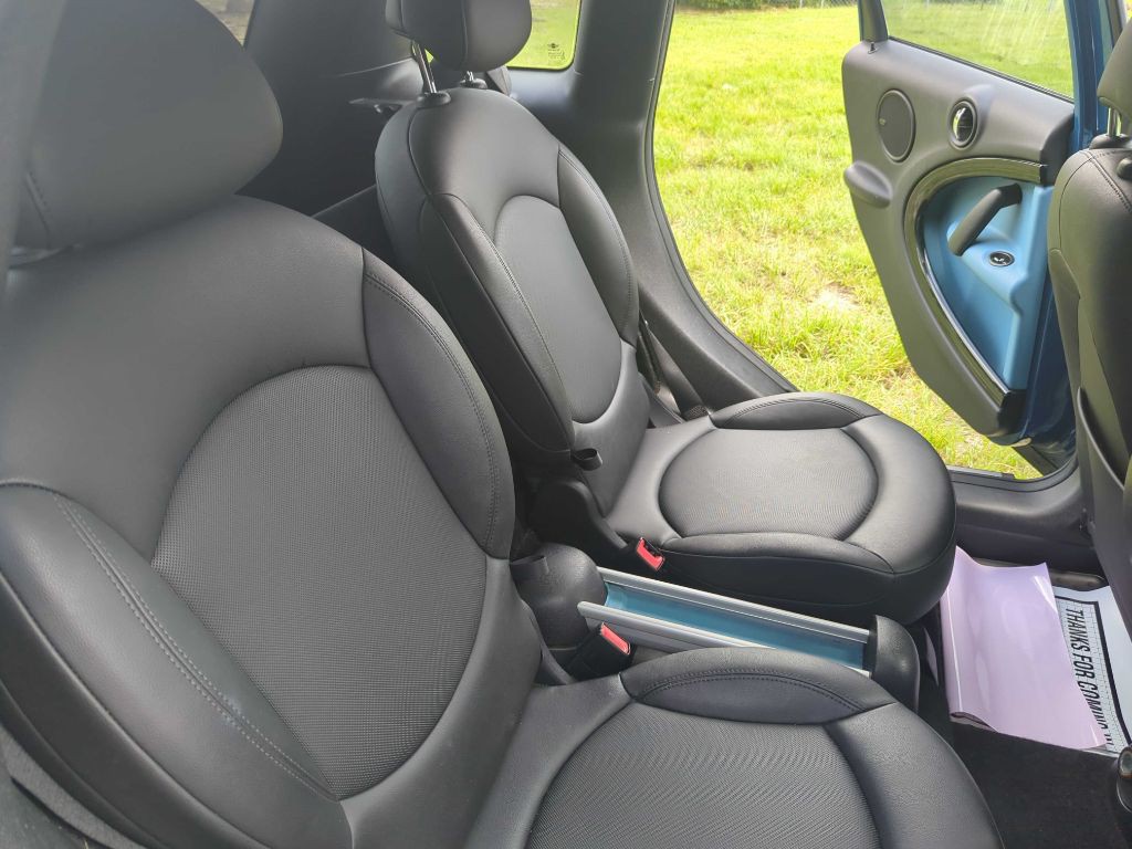 2011 MINI Cooper Image 17