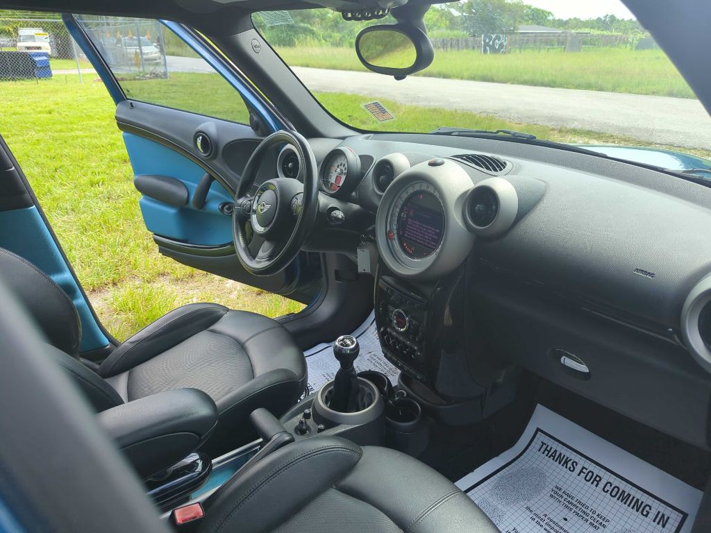 2011 MINI Cooper Image 18