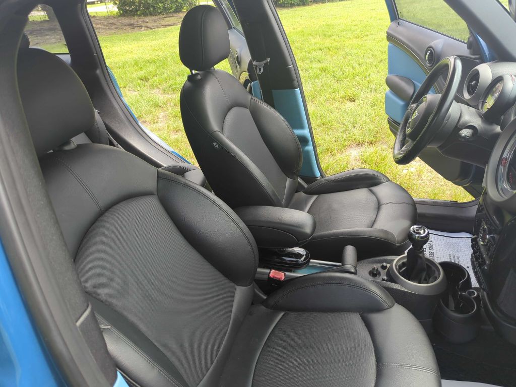 2011 MINI Cooper Image 19