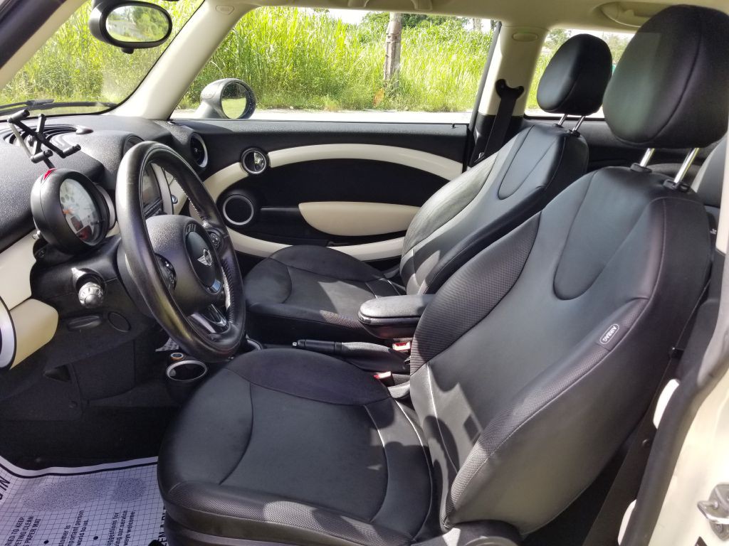 2013 MINI Cooper Image 9