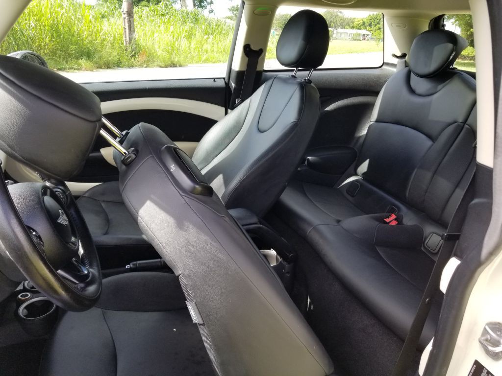 2013 MINI Cooper Image 10