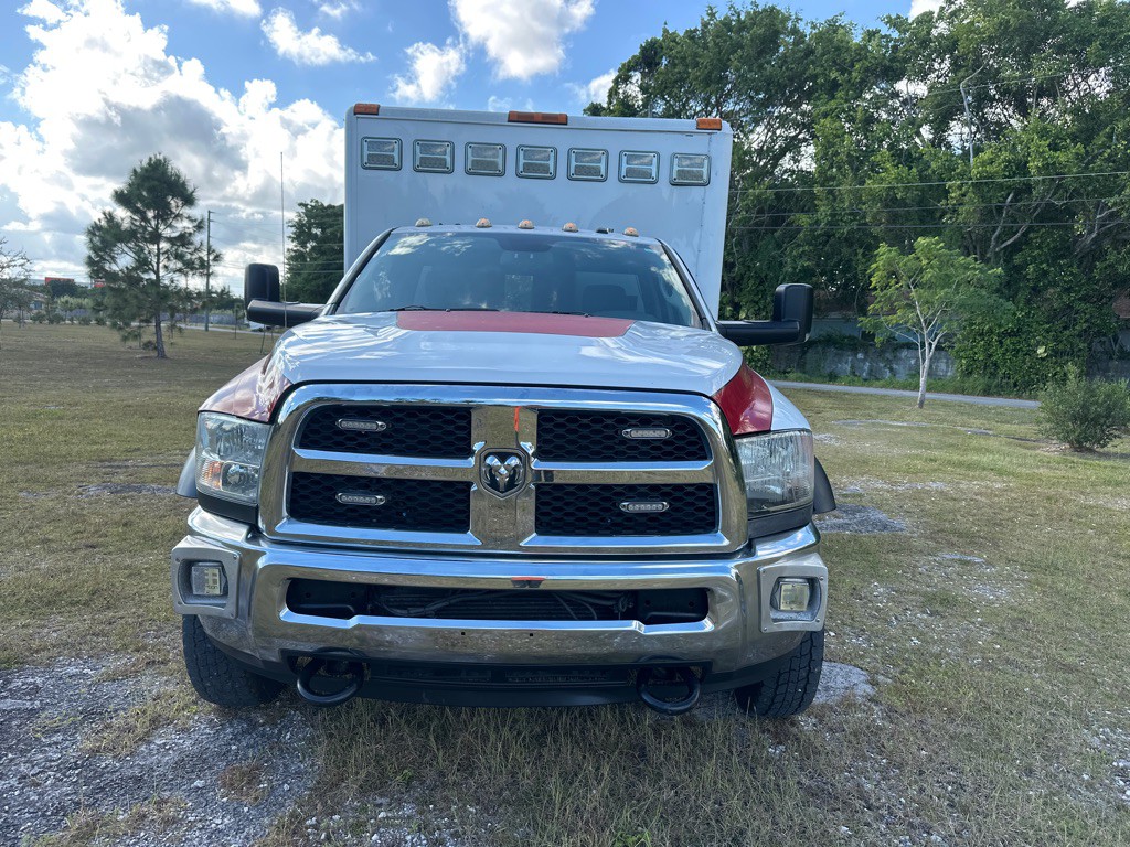 2015 RAM 5500 Image 2