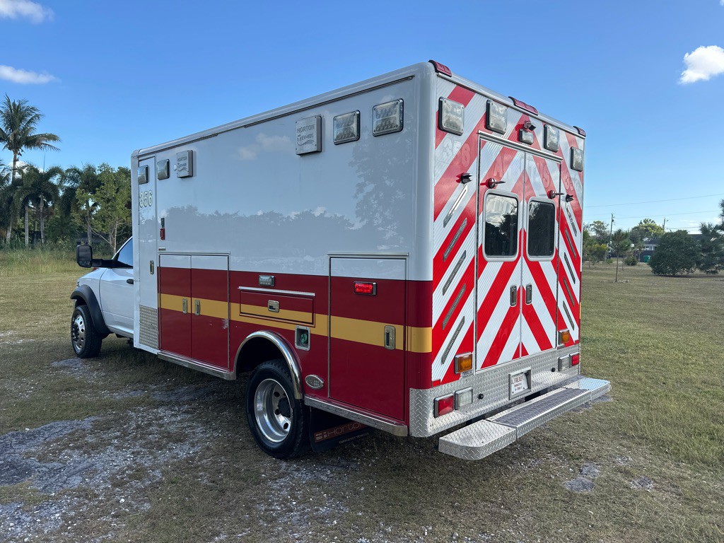 2015 RAM 5500 Image 6