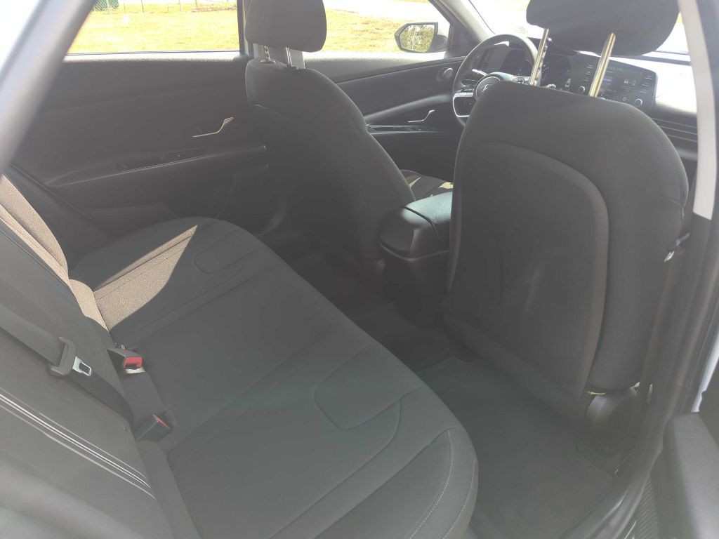 2021 Hyundai Elantra Image 8
