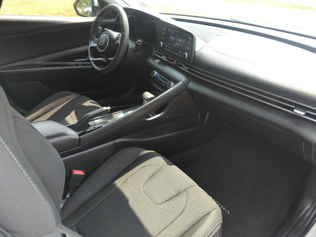2021 Hyundai Elantra Image 9