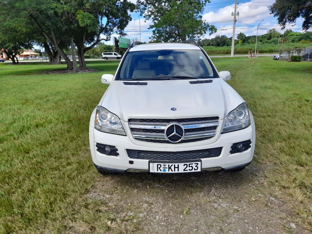 2008 Mercedes-Benz GL-Class Image 2